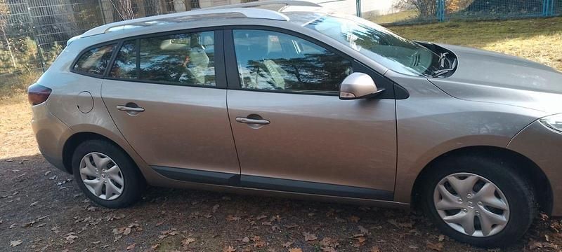 Braun Gebraucht 2009 Renault Mégane GrandTour Expression Kombi | 3.590 € (Fairer Preis) - Bild 1/4