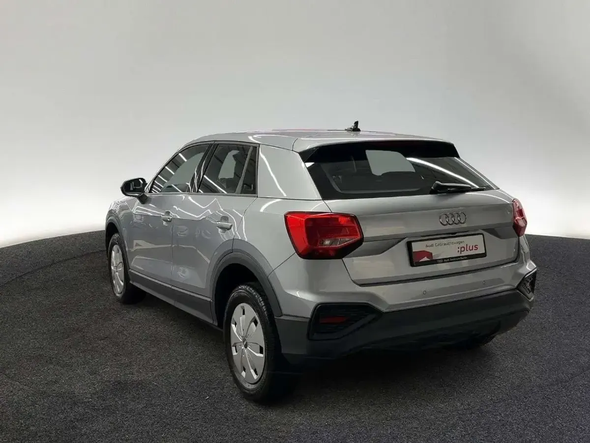 Gebraucht Audi Q2 Ambiente 116 PS (85 kW) 2023 Florettsilber metallic SUV