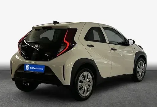 Gebraucht Toyota Aygo X Play 72 PS (52 kW) 2023 Schneeweiß SUV