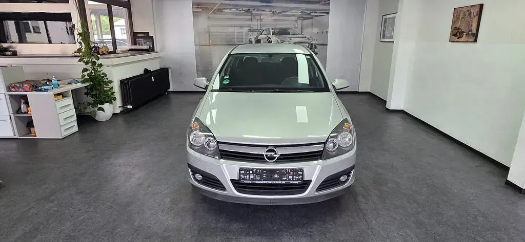 Gebraucht Opel Astra Edition 105 PS (77 kW) 2006 Silber Limousine