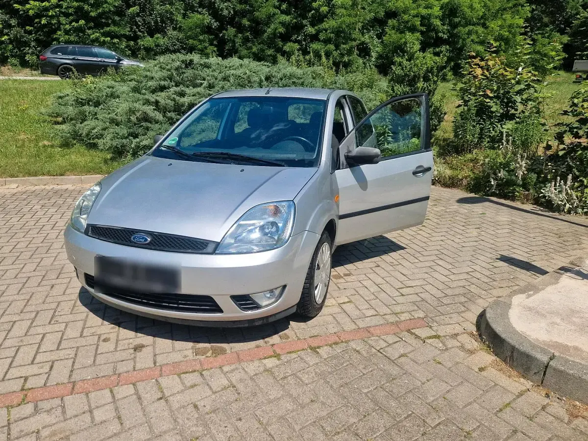 Gebraucht Ford Fiesta 80 PS (58 kW) 2004 Silber Kleinwagen