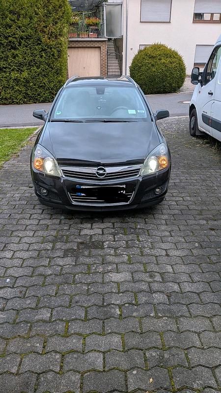 Schwarz Gebraucht 2010 Opel Astra Kombi | 2.500 € (Superpreis) - Bild 1/4