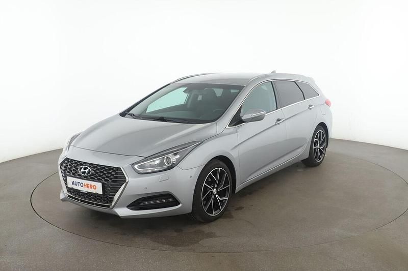 Grau Gebraucht 2019 Hyundai i40 Space Plus Kombi | 17.590 € (Teuer) - Bild 1/3