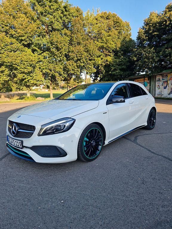 Weiß Gebraucht 2016 Mercedes A200 Motorsport Edition Limousine | 22.999 € - Bild 1/4