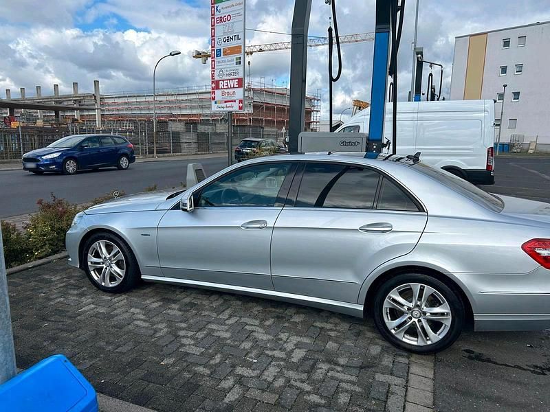 Gebraucht Mercedes E250 204 PS (150 kW) 2010 Grün Limousine