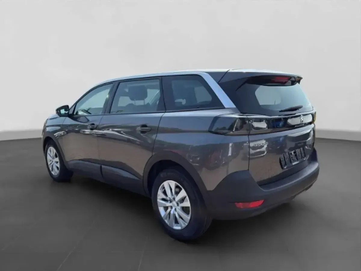 Gebraucht Peugeot 5008 Active 131 PS (96 kW) 2022 Lackierung platiniumgrau/meta SUV