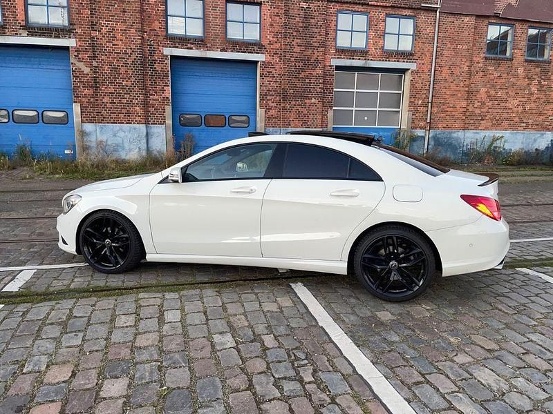 Gebraucht Mercedes CLA200 156 PS (114 kW) 2015 Weiß Limousine