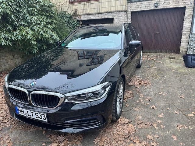Schwarz Gebraucht 2019 BMW 530 Sport Line Kombi | 20.999 € (Superpreis) - Bild 1/4