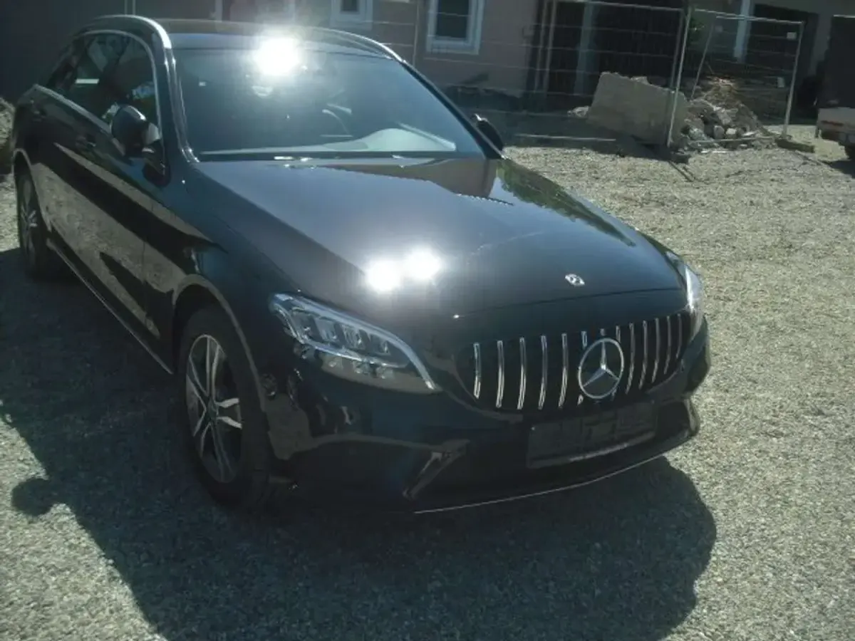 Gebraucht Mercedes C200 184 PS (135 kW) 2019 Obsidianschwarz  metalliclack Kombi