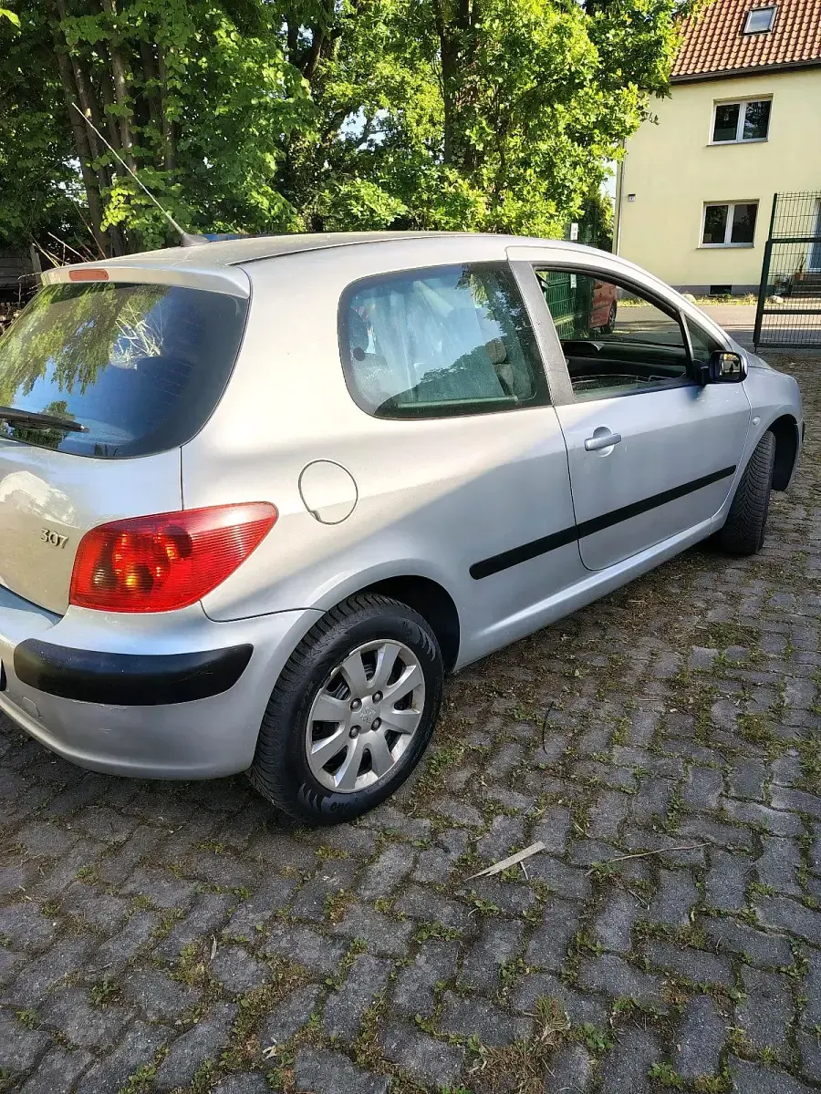 Gebraucht Peugeot 307 109 PS (80 kW) 2003 Silber Limousine