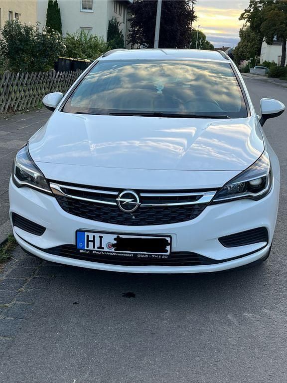 Weiß Gebraucht 2018 Opel Astra Business Kombi | 8.500 € (Guter Preis) - Bild 1/4