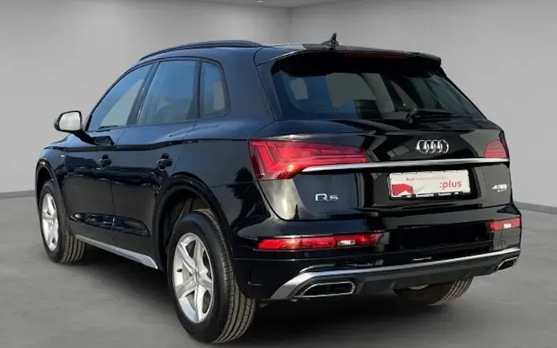 Gebraucht Audi Q5 Basis 204 PS (150 kW) 2024 Mythosschwarz metallic SUV
