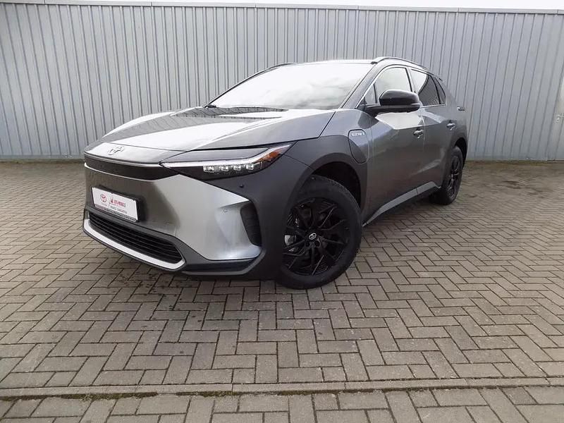 Palladiumsilber metallic Gebraucht 2023 Toyota bZ4X Comfort SUV | 32.990 € (Guter Preis) - Bild 1/4