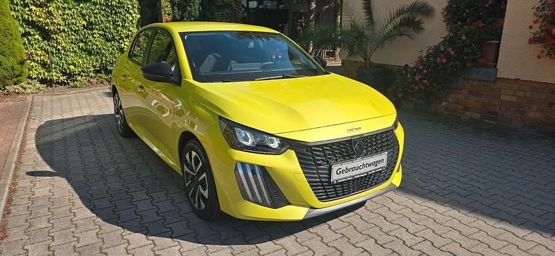 Gelb Gebraucht 2024 Peugeot 208 Active Kleinwagen | 15.960 € (Fairer Preis) - Bild 1/4
