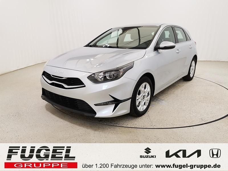 (kcs) sparkling silver m Gebraucht 2022 Kia Ceed Limousine | 15.899 € (Fairer Preis) - Bild 1/4