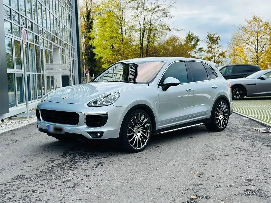 Second-hand Porsche Cayenne 262 CP (192 kW) 2015 Argintiu SUV