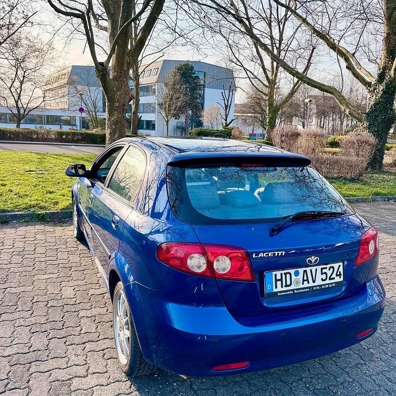 Gebraucht Chevrolet Lacetti 122 PS (89 kW) 2004 Blau Kleinwagen