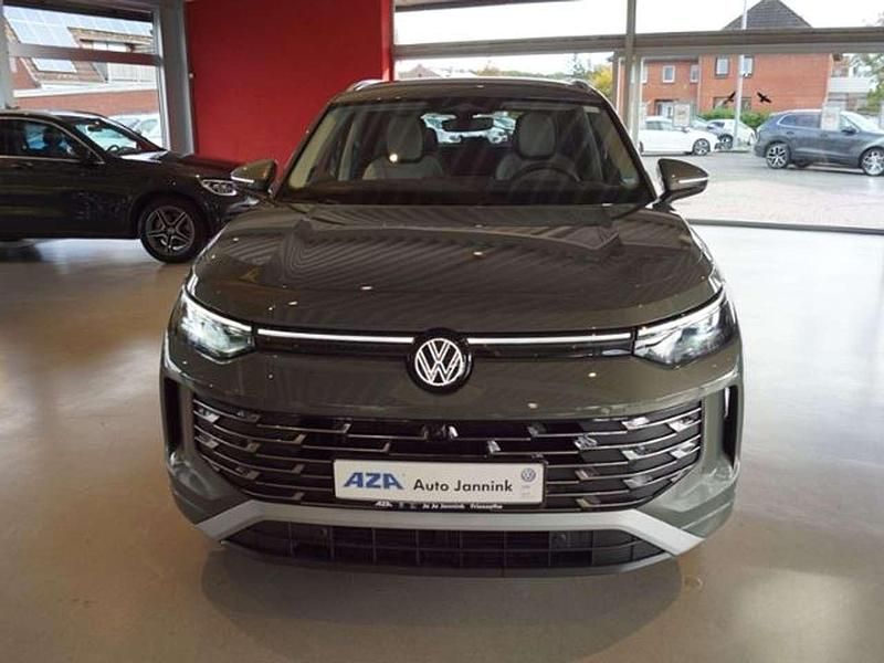 Neu VW Tayron Elegance 204 PS (150 kW) 2026 Cepresinogrün metallic SUV