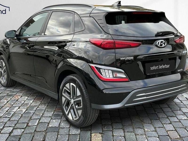 Gebraucht Hyundai Kona Trend 100 kW (136 PS) 2021 Schwarz SUV
