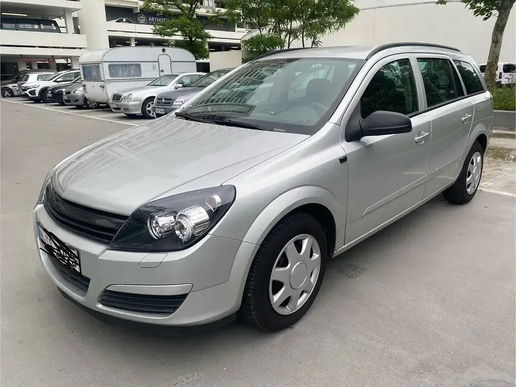 Używany Opel Astra 125 KM (91 kW) 2005 Szary Sedan/Limuzyna