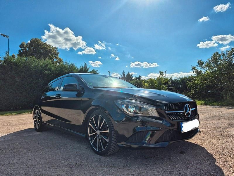 Schwarz Gebraucht 2015 Mercedes 220 Kombi | 12.500 € - Bild 1/4