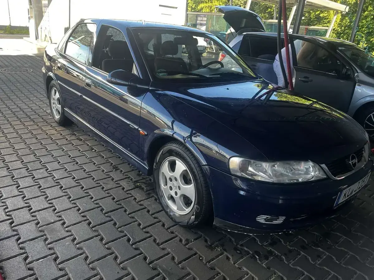 Gebraucht Opel Vectra Edition 101 PS (74 kW) 2000 Limousine