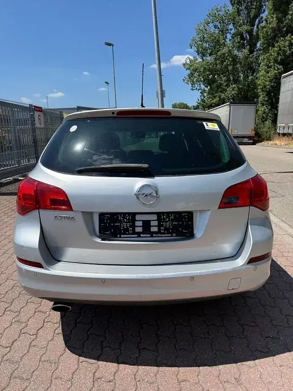 Gebraucht Opel Astra Design Edition 120 PS (88 kW) 2011 Silber Kombi