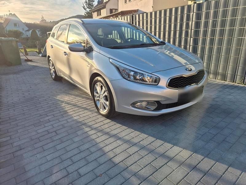Gebraucht Kia Ceed 135 PS (99 kW) 2015 Silber Kleinwagen
