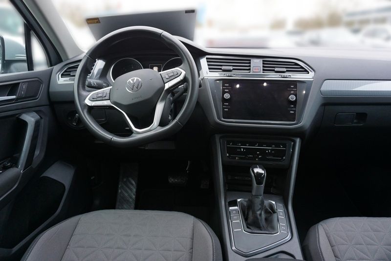 Gebraucht VW Tiguan Life 150 PS (110 kW) 2023 Silber SUV