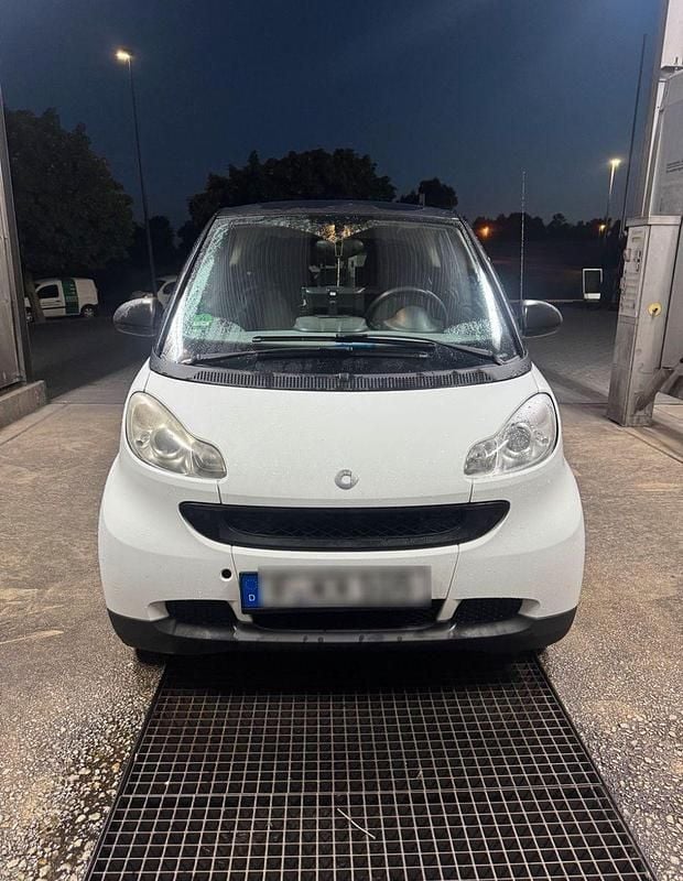 Weiß Gebraucht 2010 Smart ForTwo Coupé Coupé | 2.000 € (Guter Preis) - Bild 1/4
