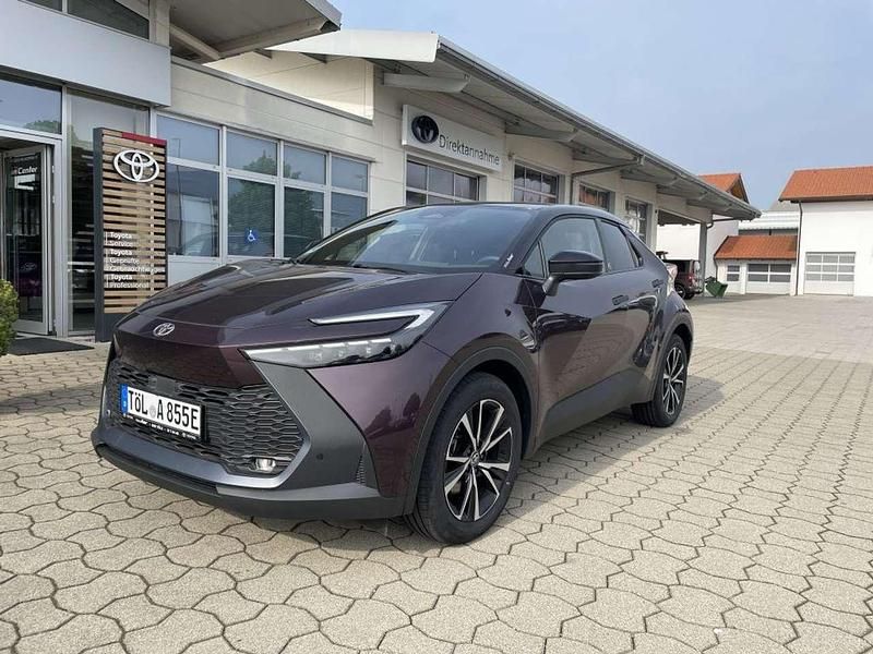 Dunkel amethyst metallic / dac Gebraucht 2024 Toyota C-HR Team SUV | 37.890 € - Bild 1/4