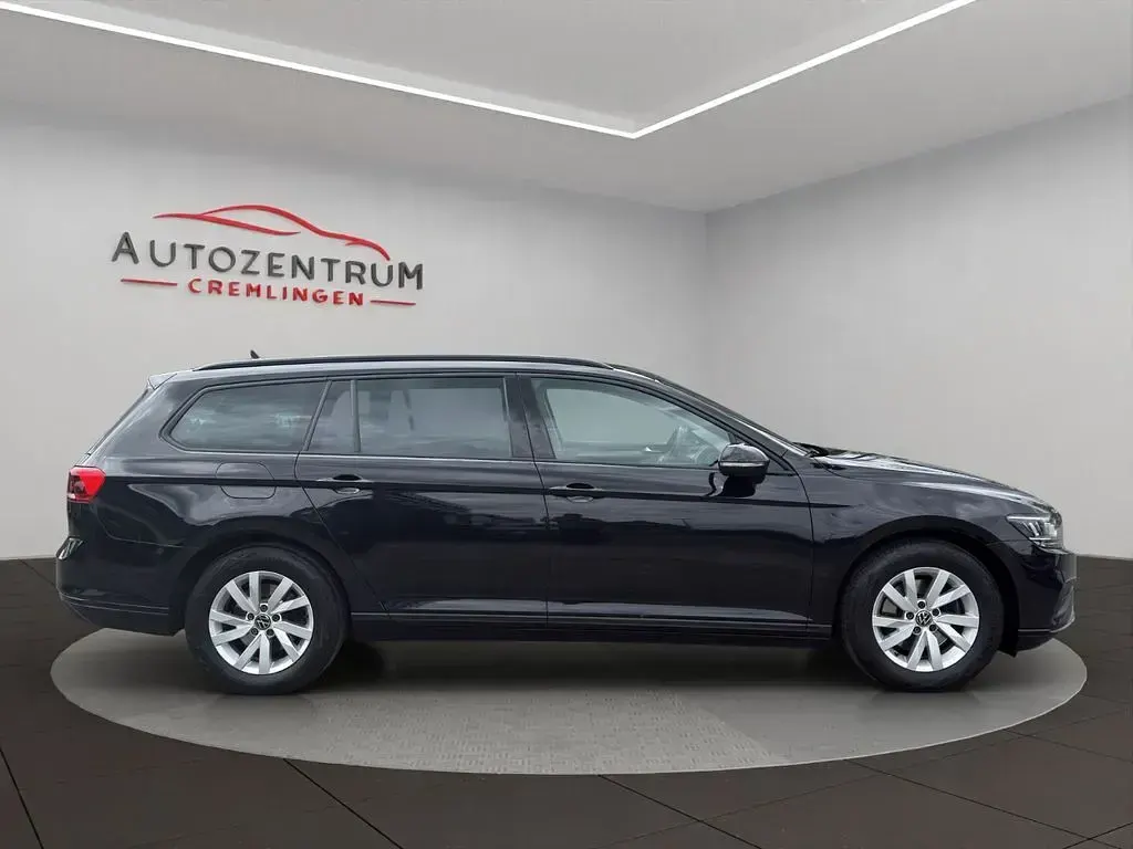 Gebraucht VW Passat 122 PS (89 kW) 2023 Schwarz Kombi