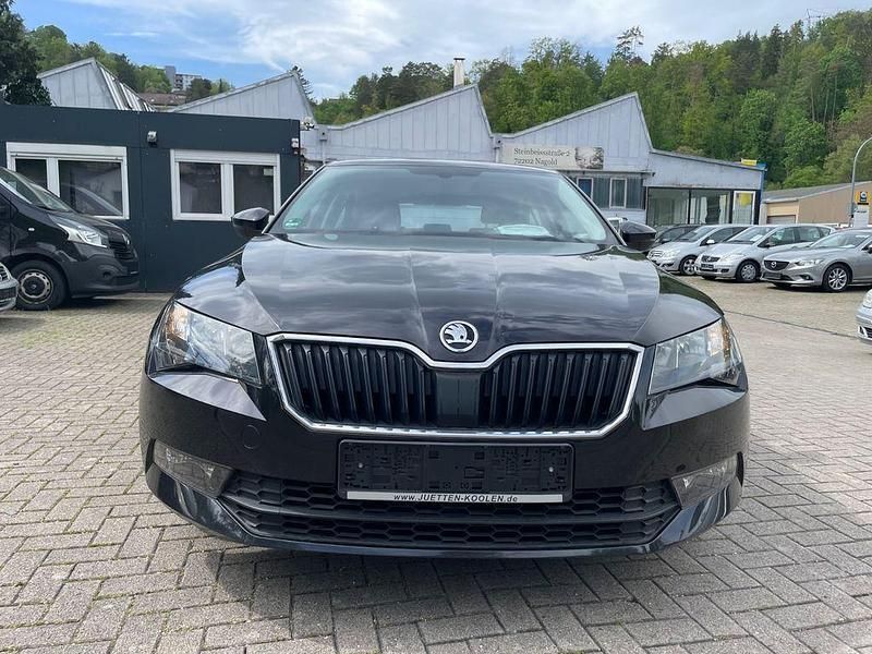 Schwarz Gebraucht 2016 Skoda Superb Active Limousine | 11.100 € - Bild 1/4