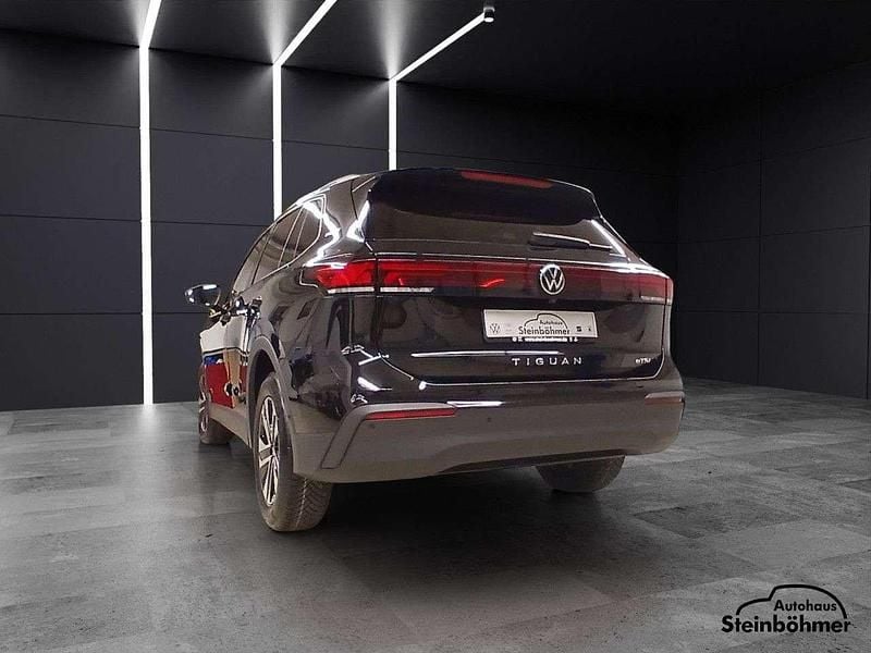 Neu VW Tiguan Elegance 150 PS (110 kW) 2025 Grenadillschwarz (schwarz) SUV