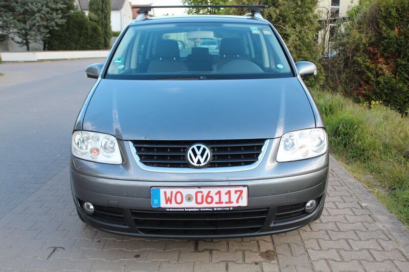 Grau Gebraucht 2005 VW Touran Highline Van / Kleinbus | 1.980 € (Guter Preis) - Bild 1/4
