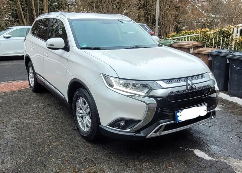 Gebraucht Mitsubishi Outlander 150 PS (110 kW) 2020 Weiß SUV