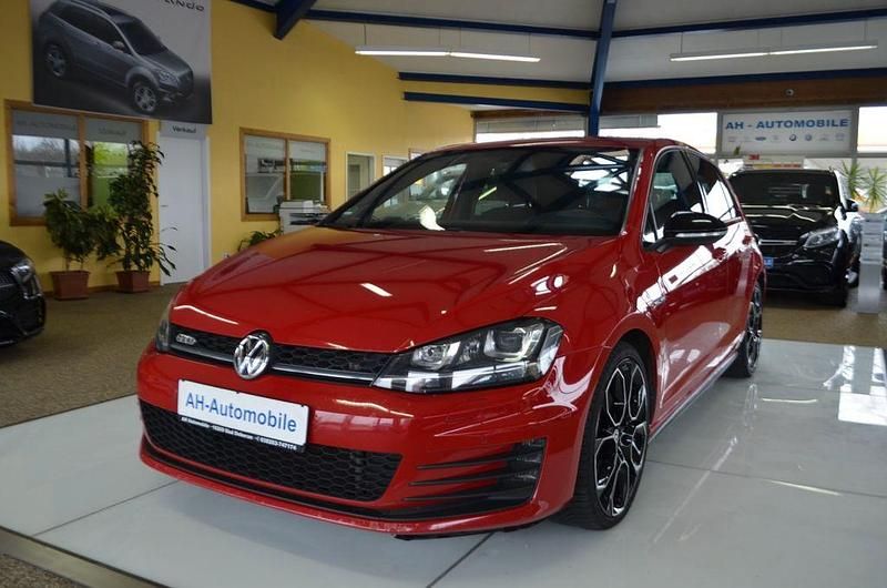 Rot Gebraucht 2016 VW Golf VII GTD Limousine | 16.880 € (Guter Preis) - Bild 1/4