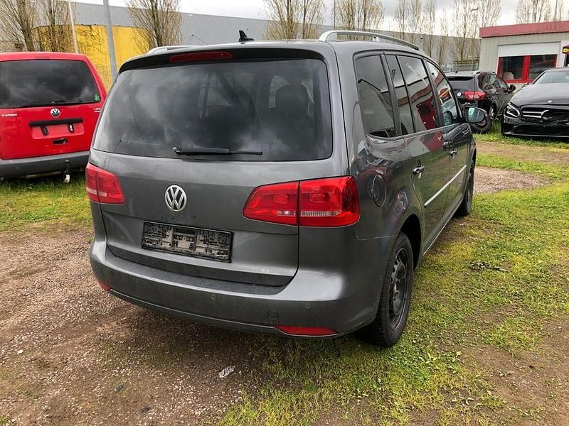 Gebraucht VW Touran Highline 177 PS (130 kW) 2014 Grau Van / Kleinbus