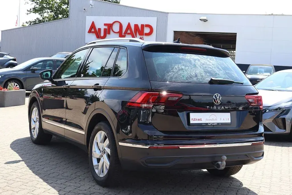 Gebraucht VW Tiguan United 150 PS (110 kW) 2021 Schwarz SUV