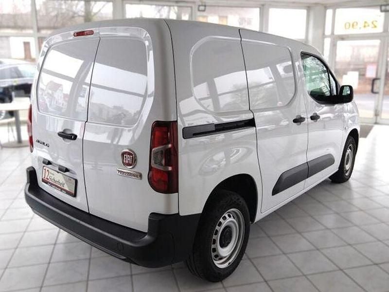 Gebraucht Fiat Doblò 102 PS (75 kW) 2022 Weiß Van / Kleinbus