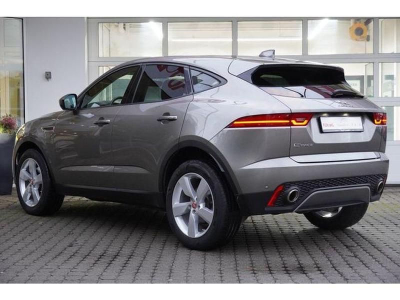 Gebraucht Jaguar E-Pace 179 PS (131 kW) 2019 Silicon silver (metallic) SUV