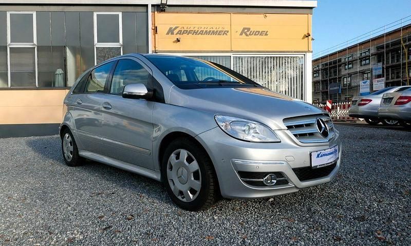 Gebraucht Mercedes B200 136 PS (100 kW) 2009 Silber Van / Kleinbus