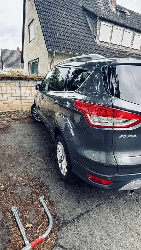 Gebraucht Ford Kuga Titanium 150 PS (110 kW) 2016 Grau SUV
