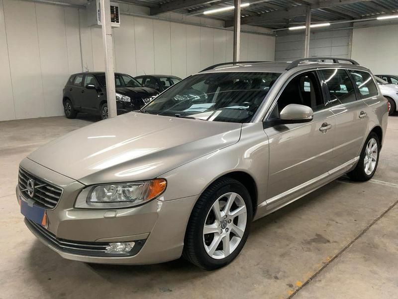 Grau Gebraucht 2014 Volvo V70 Momentum Kombi | 17.950 € - Bild 1/4