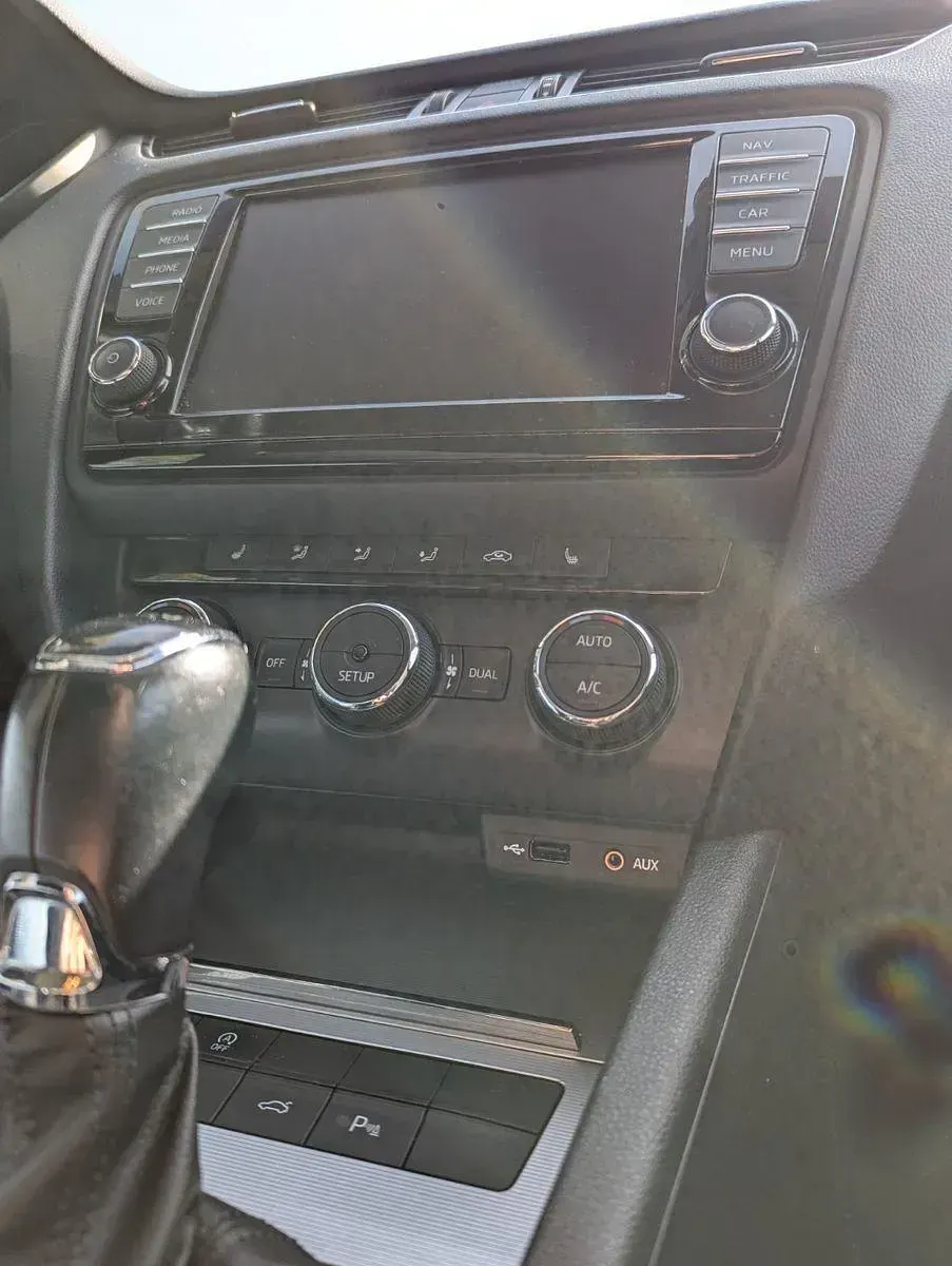 Gebraucht Skoda Octavia Elegance 179 PS (131 kW) 2015 Weiß Kleinwagen