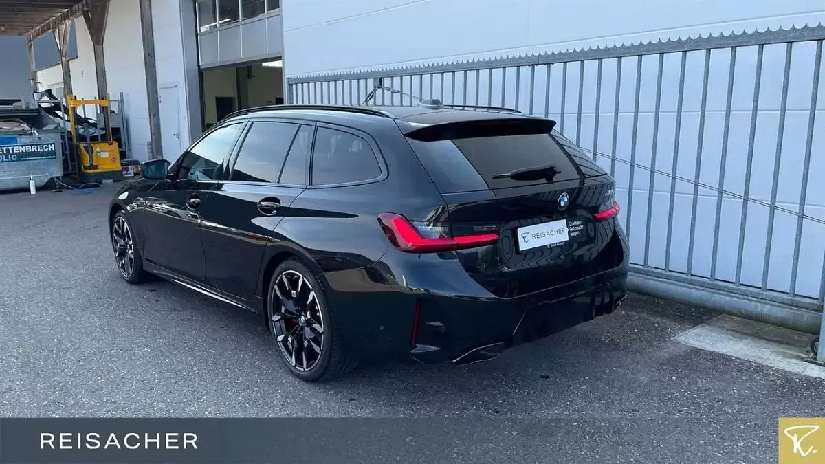 Gebraucht BMW 340 M Sport 374 PS (275 kW) 2025 Saphirschwarz metallic Kombi