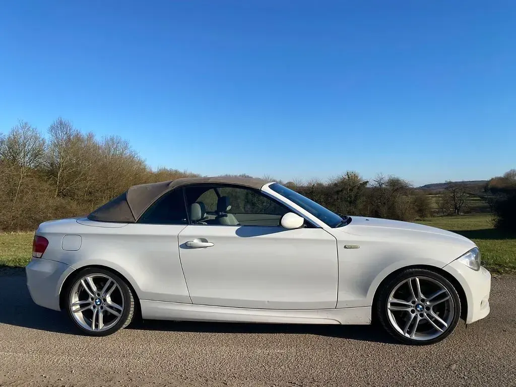 Gebraucht BMW 123 Cabriolet M Sport 204 PS (150 kW) 2009 Weiß Cabrio