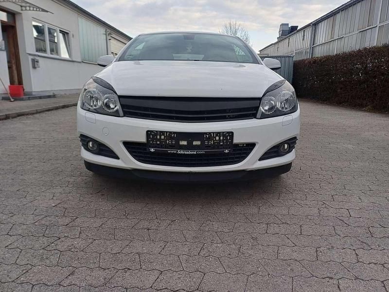 Gebraucht Opel Astra Edition 90 PS (66 kW) 2009 Schneeweiss/summitwhite/arctic Kleinwagen