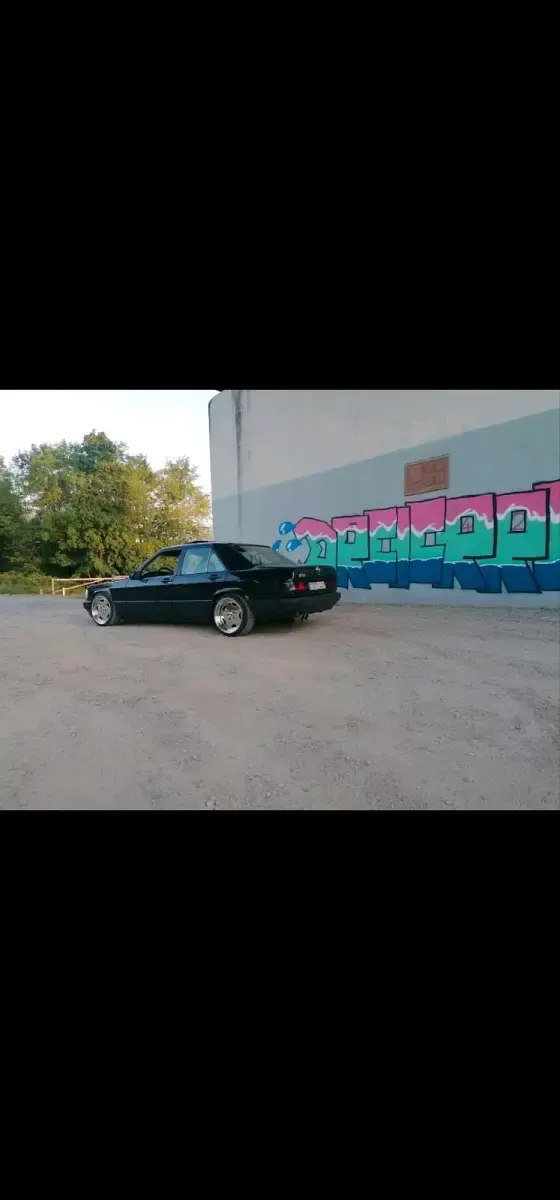 Gebraucht Mercedes 190 118 PS (86 kW) 1990 Blau Limousine