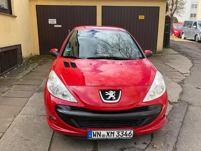 Gebraucht Peugeot 206+ 73 PS (53 kW) 2011 Rot Kleinwagen